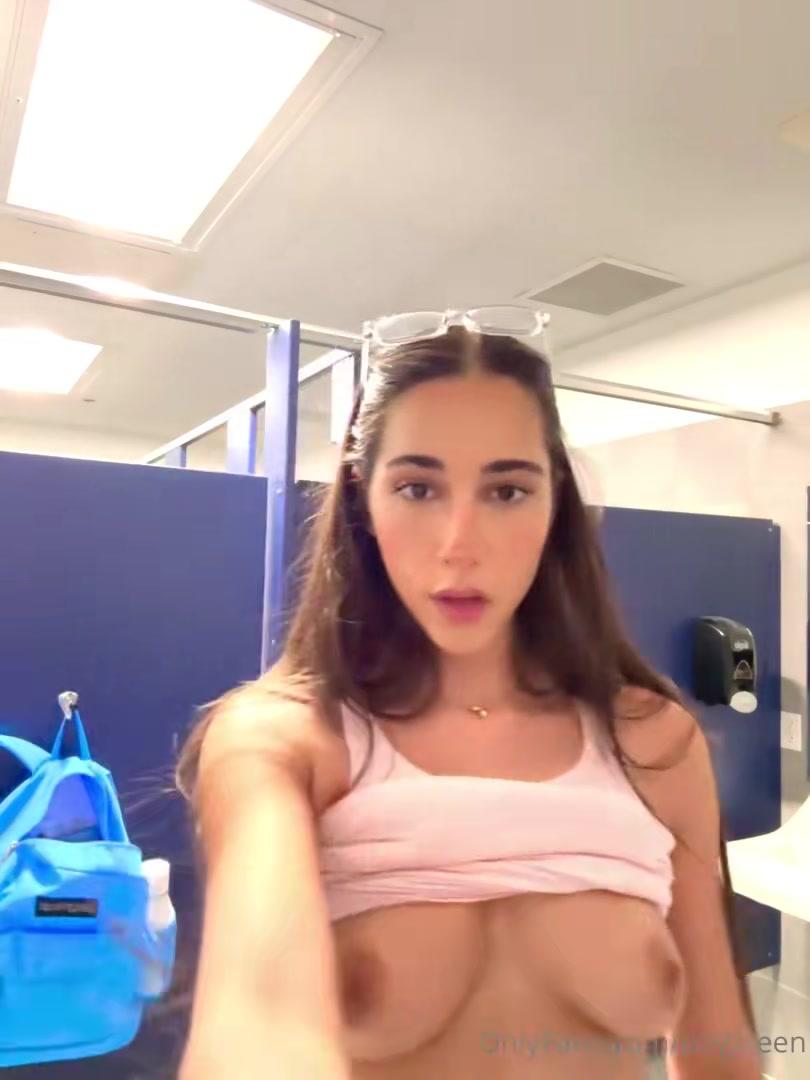 Izzy Green Public Bathroom Dildo Play OnlyFans Video Leaked