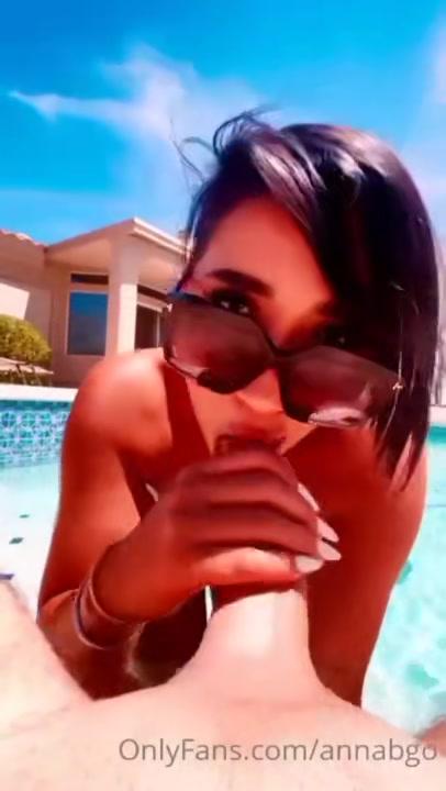 Annabgo Poolside Blowjob OnlyFans Video Leaked