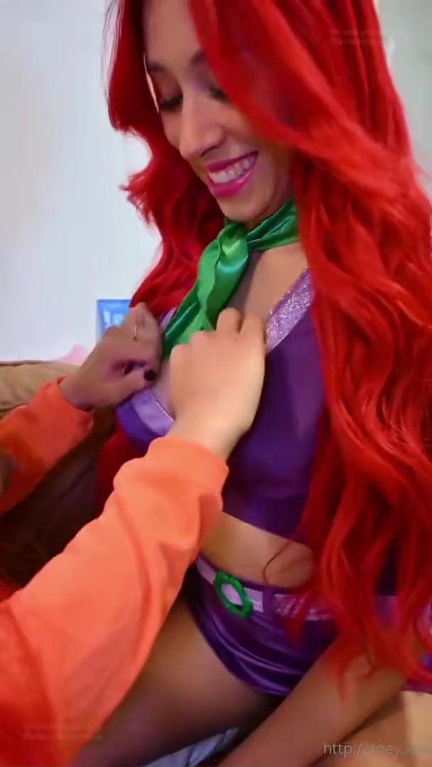 Zoey Di Giacomo Hannah JO Scooby-Doo Dildo Fuck Video