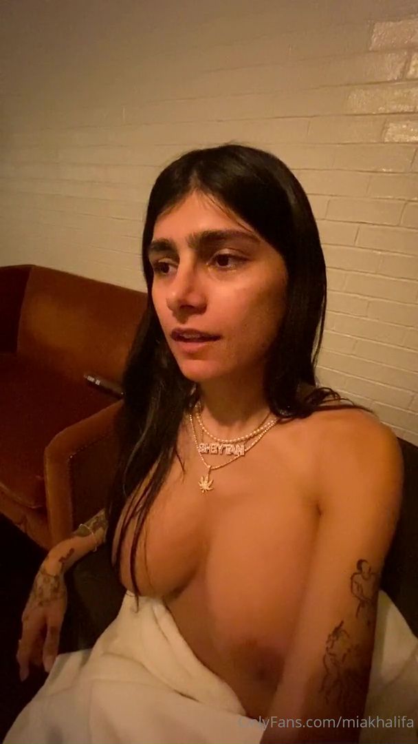 Mia Khalifa Topless Hotel Dinner OnlyFans Video Leaked