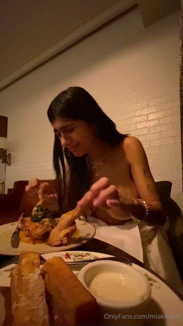 Mia Khalifa Topless Hotel Dinner OnlyFans Video Leaked