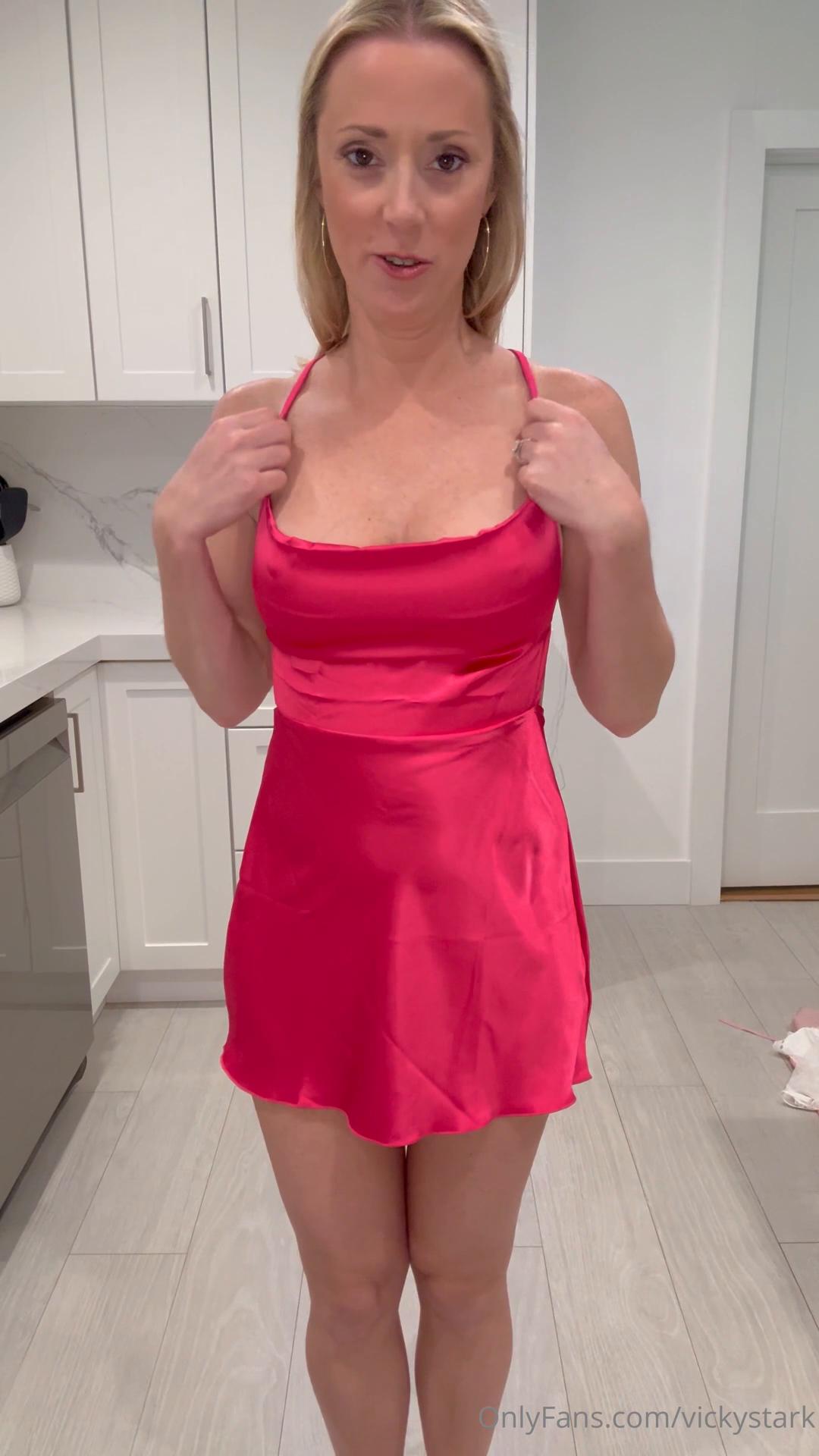 Vicky Stark Silk Nightwear Try-On Onlyfans Video Leaked