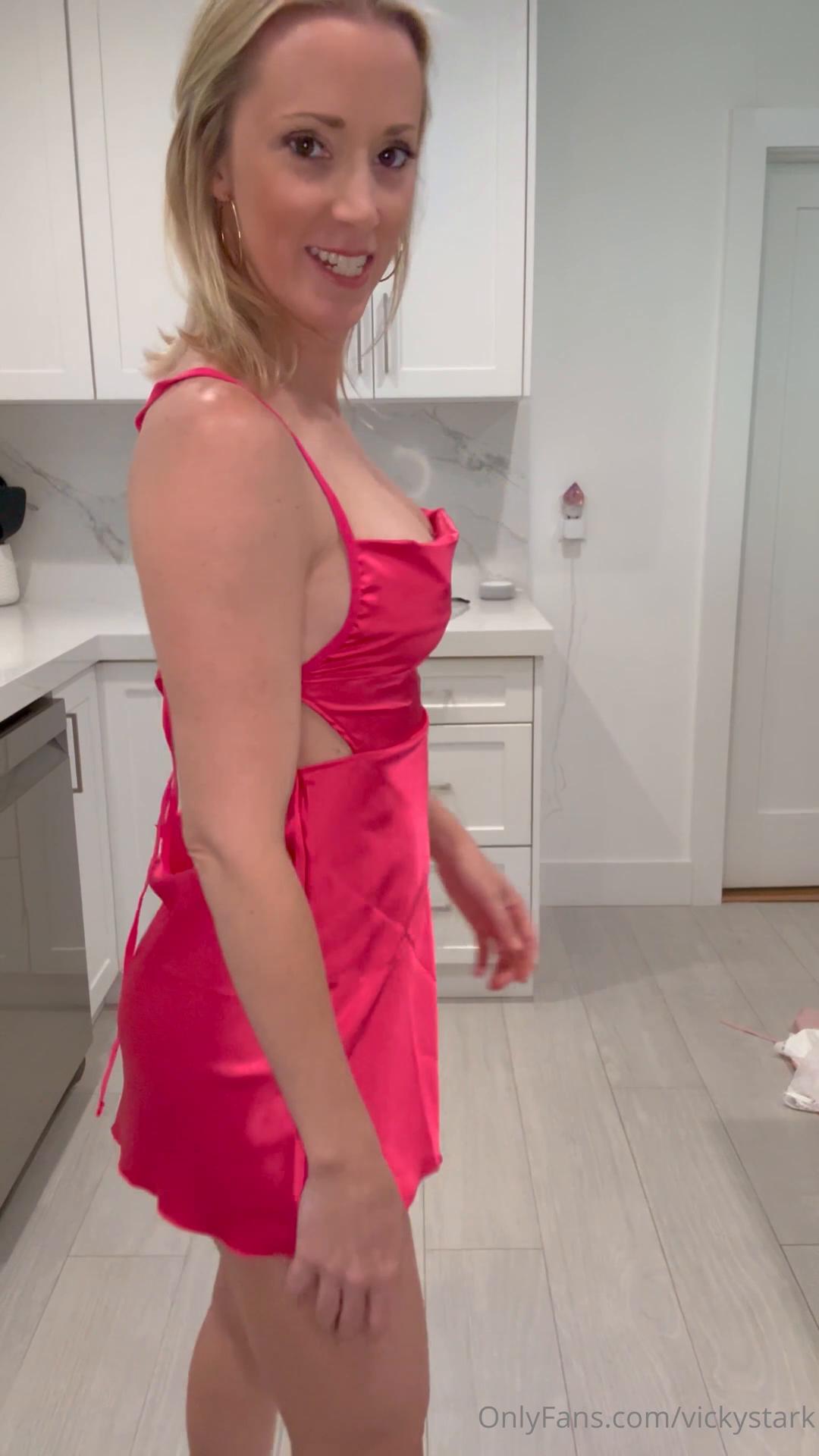 Vicky Stark Silk Nightwear Try-On Onlyfans Video Leaked