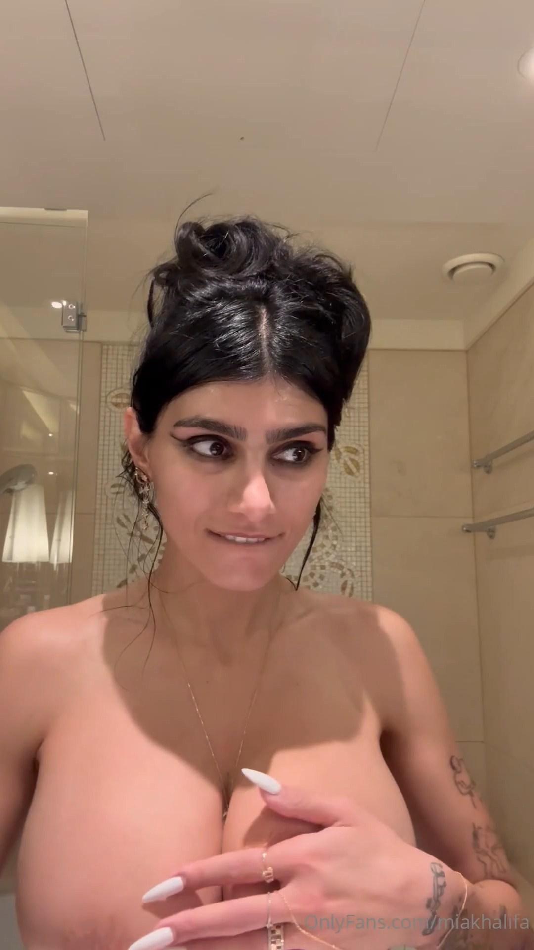 Mia Khalifa Topless Teeth Brushing OnlyFans Video Leaked