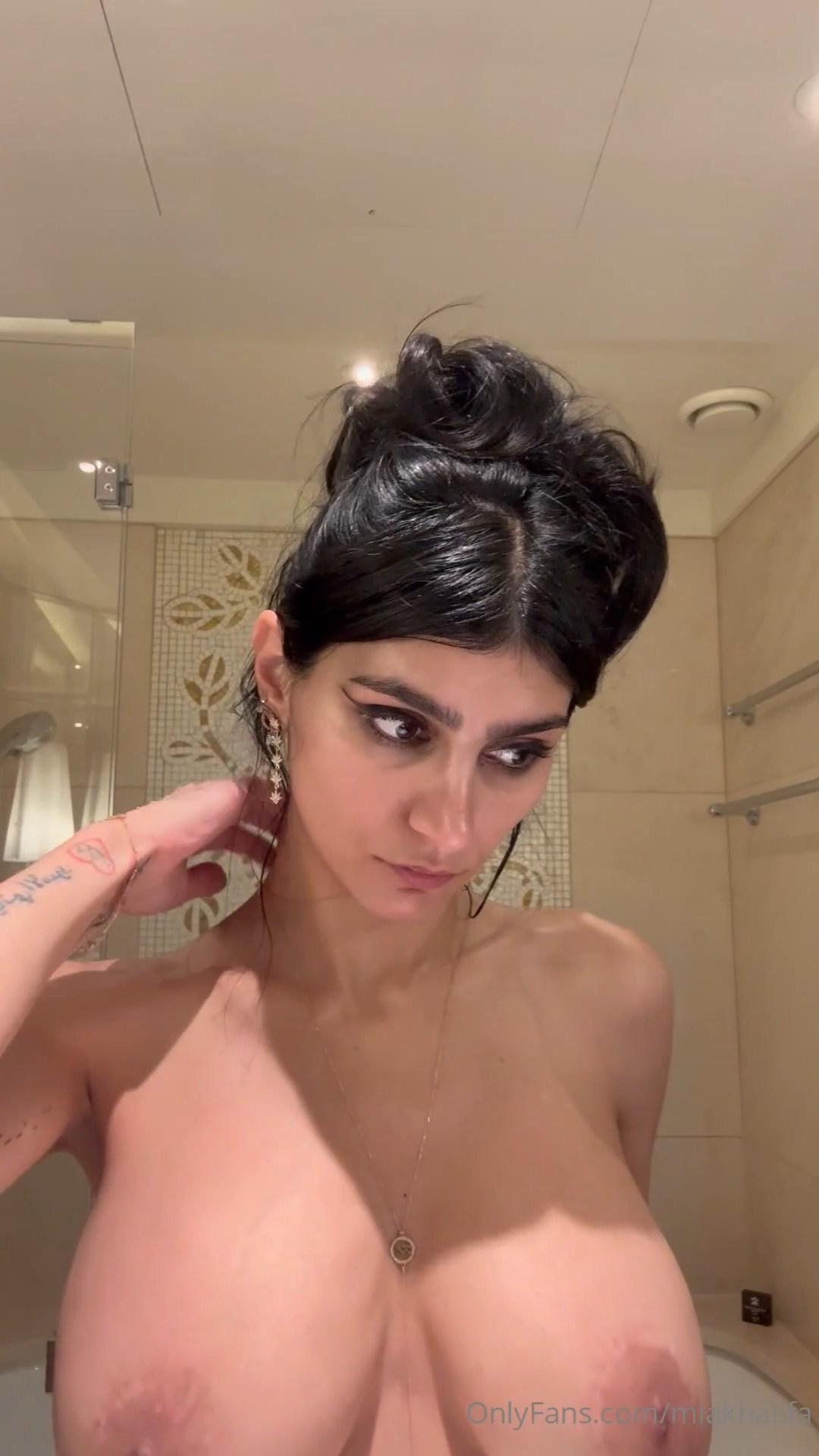 Mia Khalifa Topless Teeth Brushing OnlyFans Video Leaked