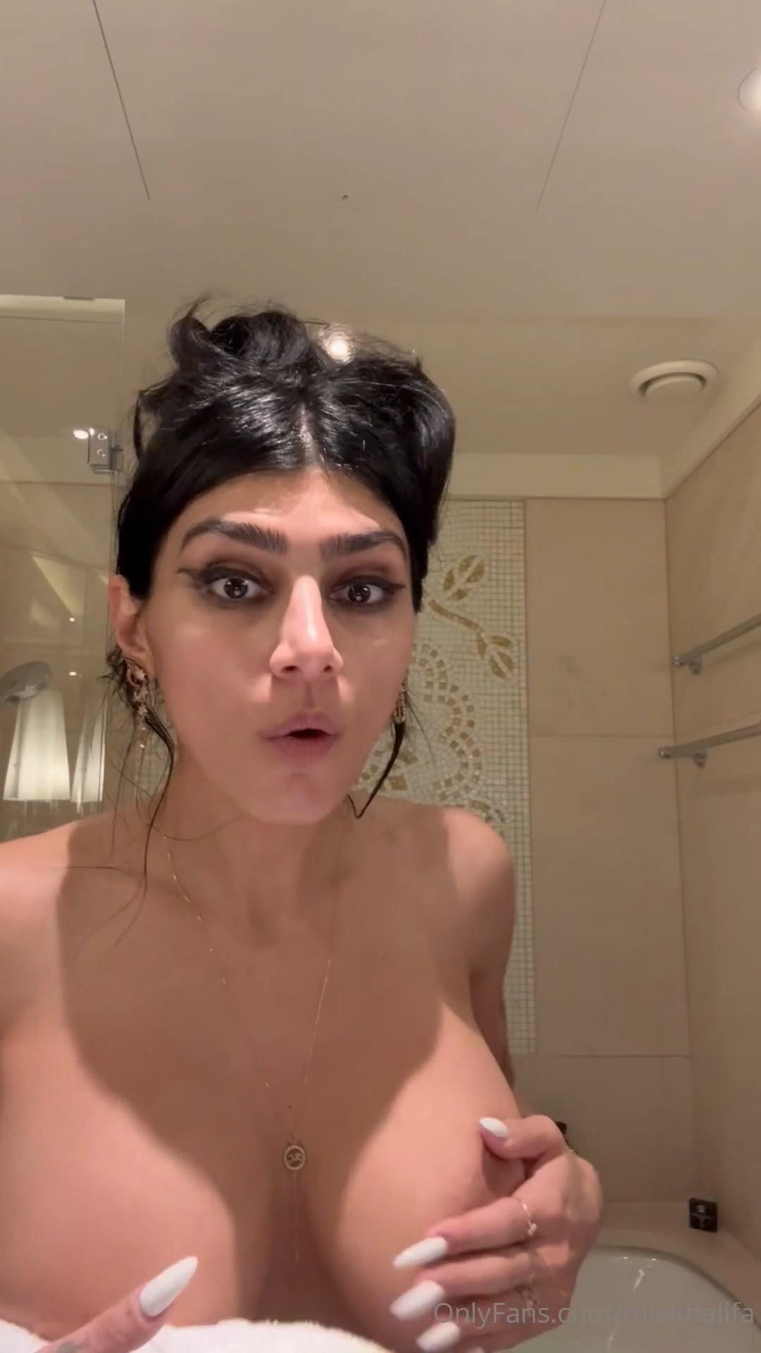 Mia Khalifa Topless Teeth Brushing OnlyFans Video Leaked