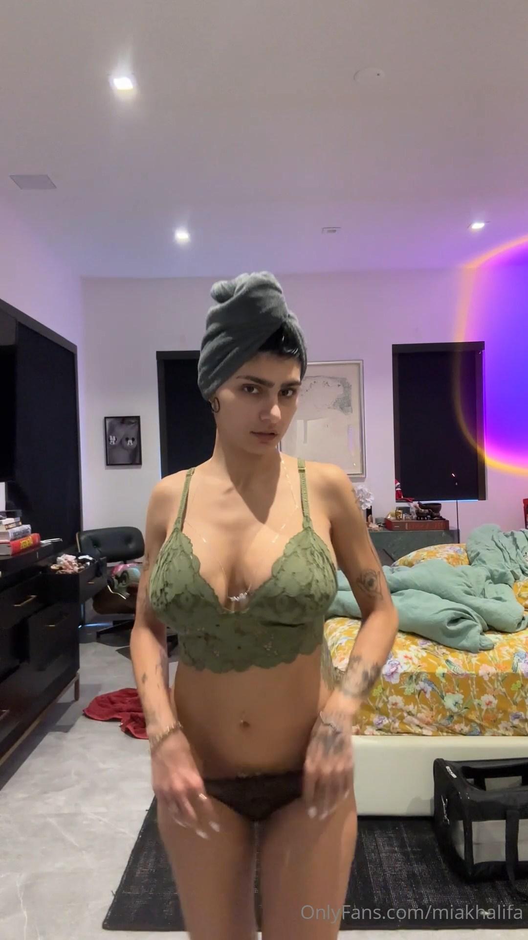 Mia Khalifa Nude Dressing After Shower OnlyFans Video