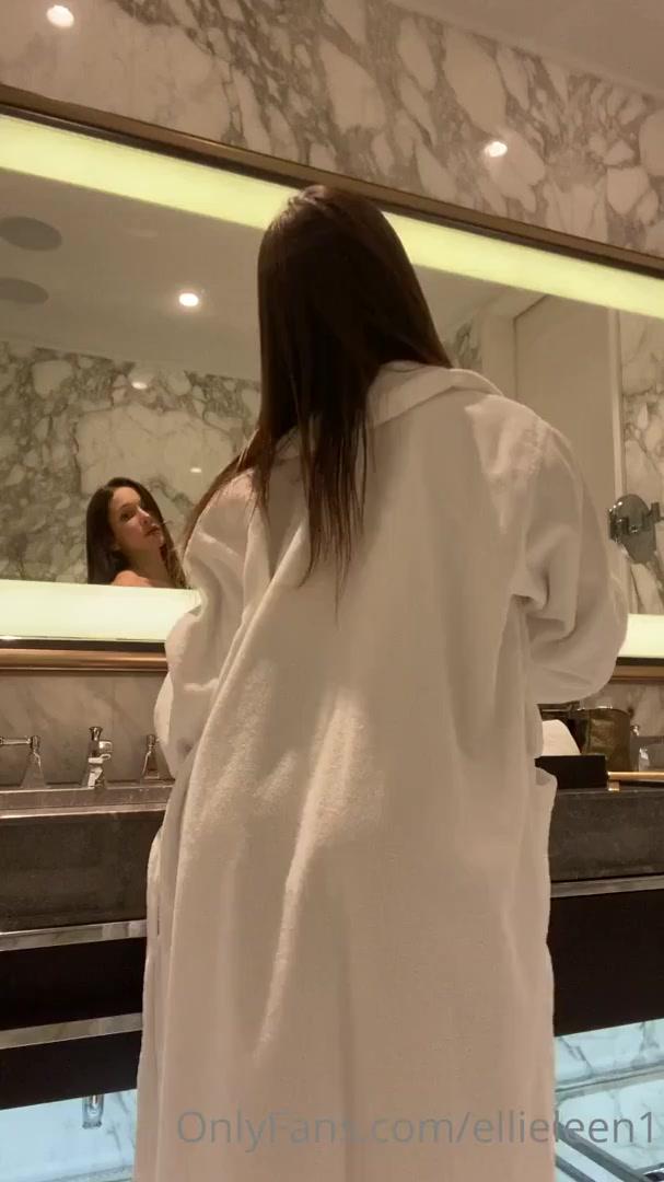 Ellieleen1 Nude Bathrobe Striptease OnlyFans Video Leaked