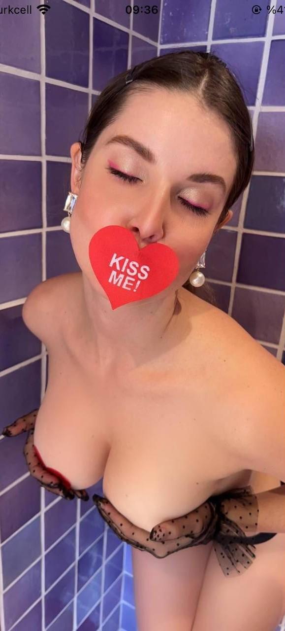 Amanda Cerny Valentines Day Kiss Me Pasties Onlyfans Set Leaked