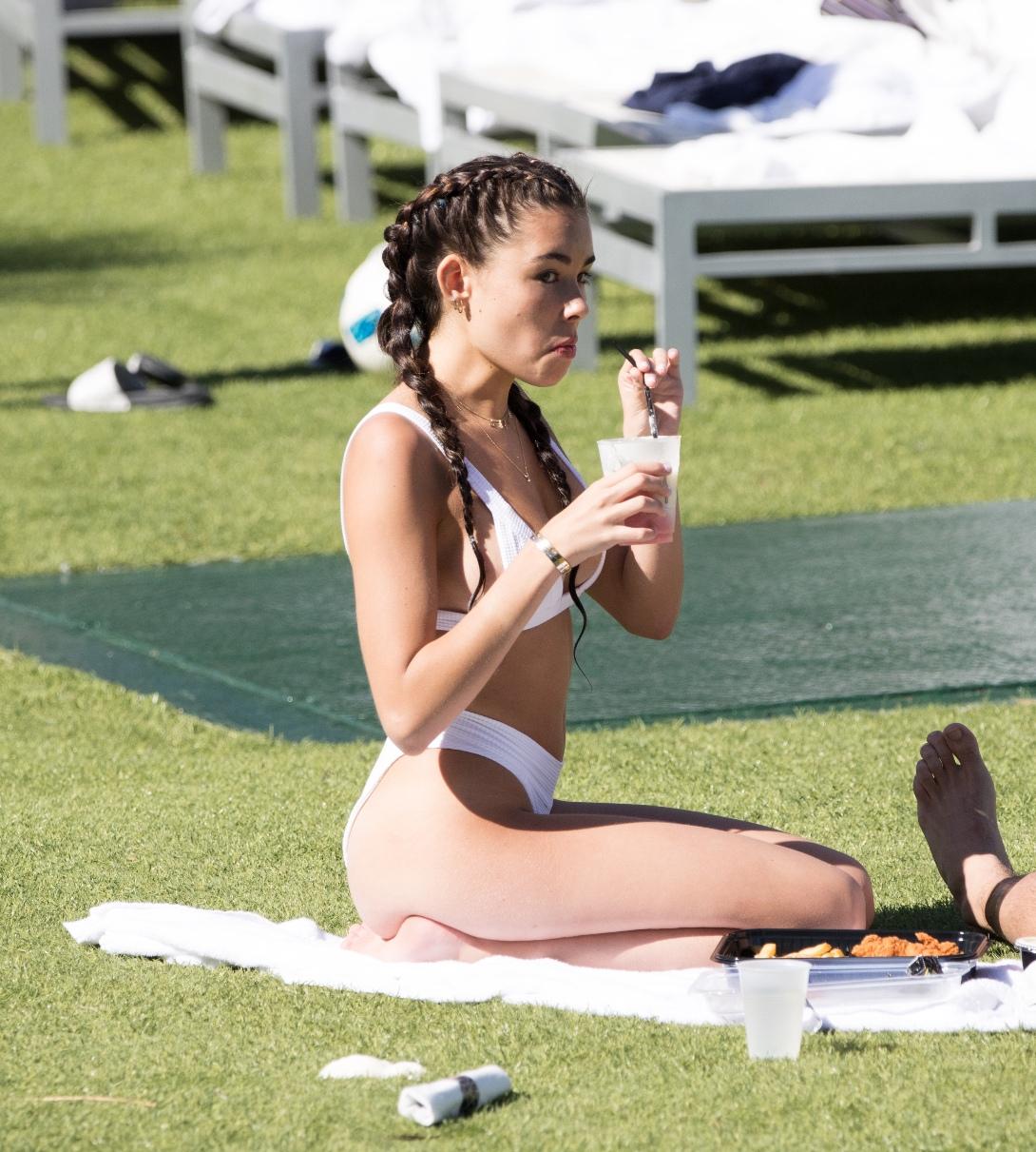 Madison Beer Sexy Bikini Cameltoe Set Leaked