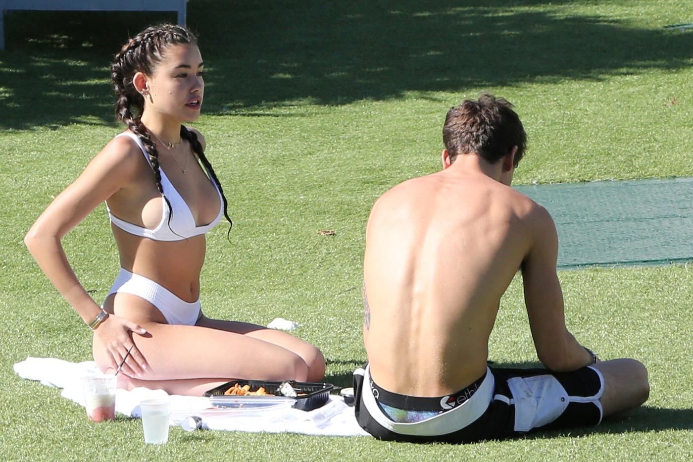 Madison Beer Sexy Bikini Cameltoe Set Leaked