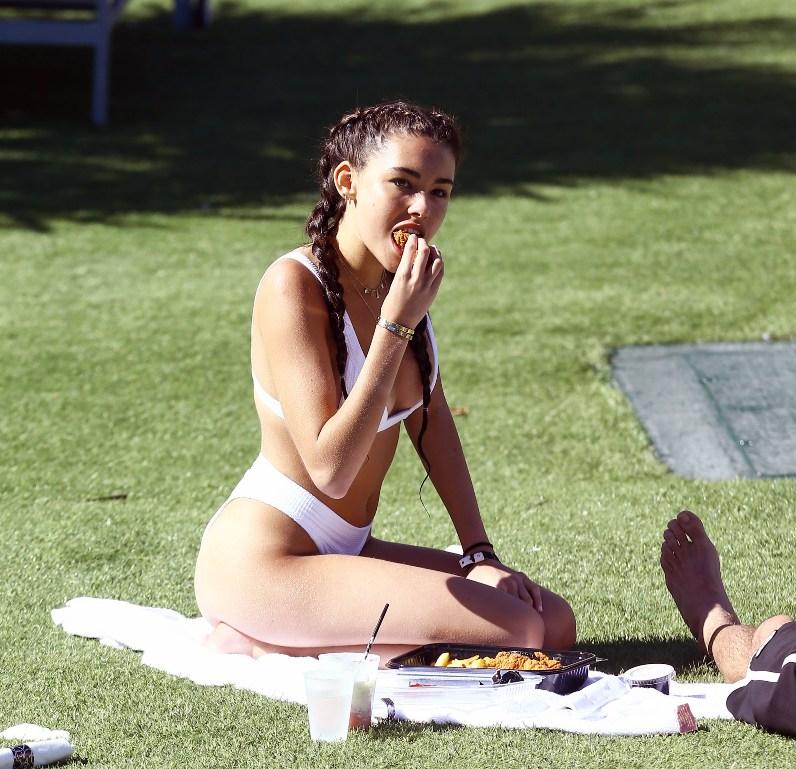 Madison Beer Sexy Bikini Cameltoe Set Leaked