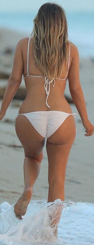 Kim Kardashian Bikini Beach Candid Set Leaked