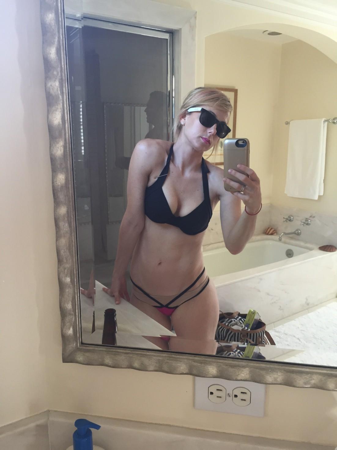 Iliza Shlesinger Sexy Black Bikini Selfies Set Leaked