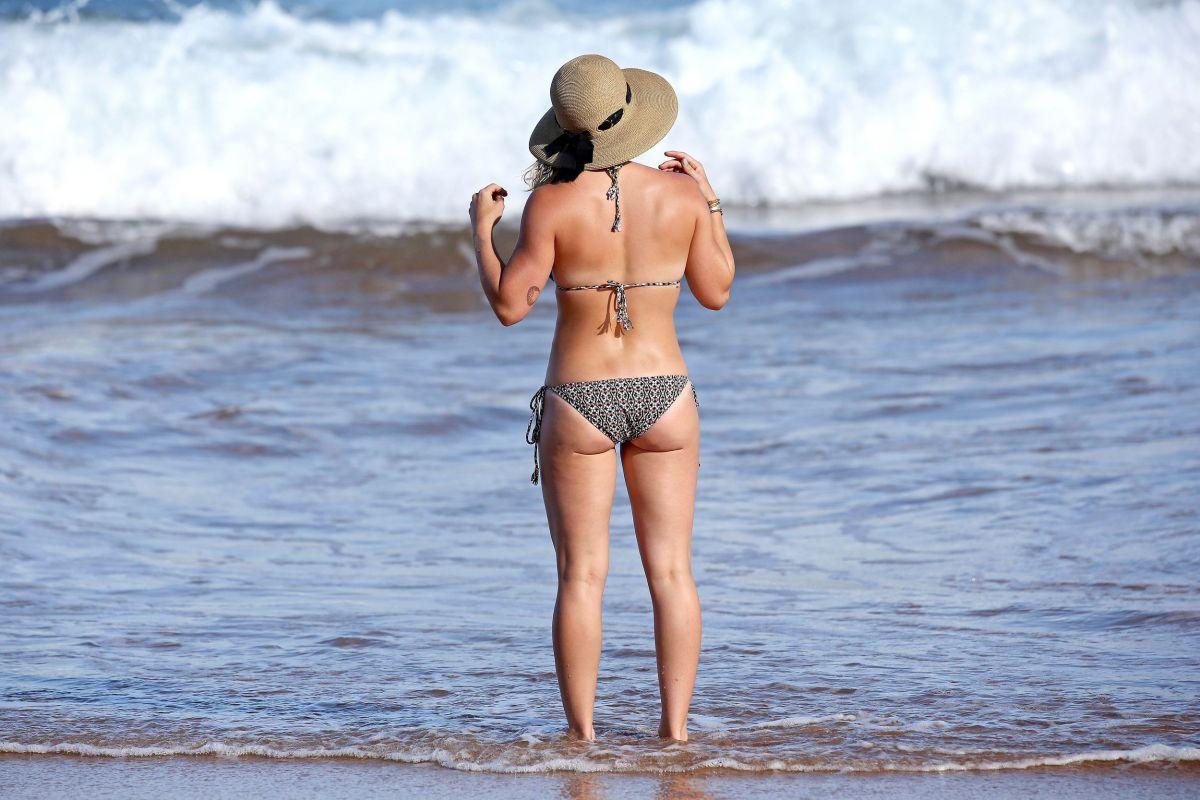 Hilary Duff Sexy Paparazzi Bikini Beach Set Leaked