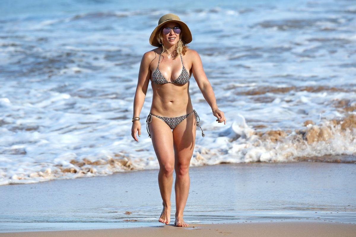 Hilary Duff Sexy Paparazzi Bikini Beach Set Leaked