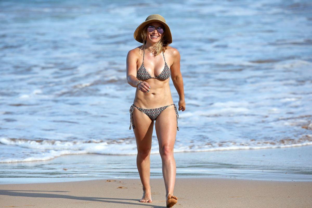 Hilary Duff Sexy Paparazzi Bikini Beach Set Leaked