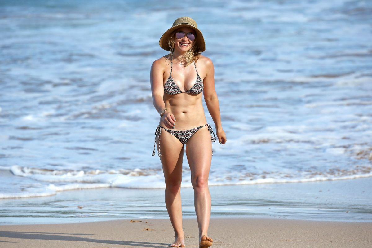 Hilary Duff Sexy Paparazzi Bikini Beach Set Leaked