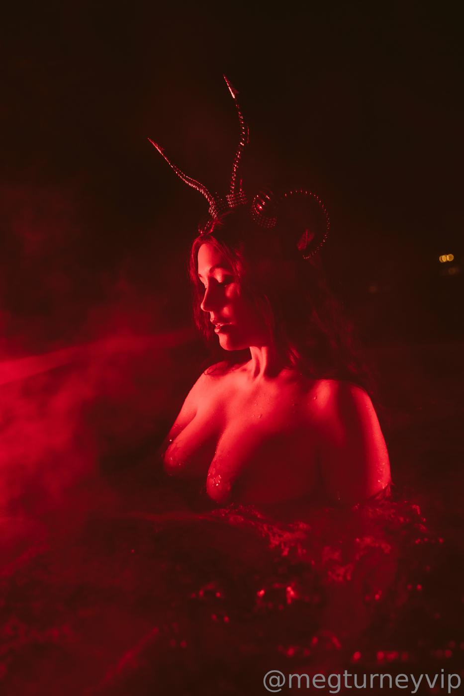 Meg Turney Krampus Hot Tub Onlyfans Video Leaked