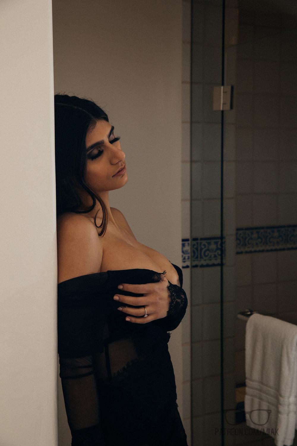 Mia Khalifa Sexy Lingerie Tease Photoshoot Set Leaked