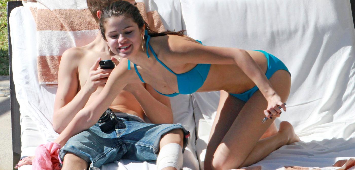 Selena Gomez Sexy Blue Bikini Paparazzi Set Leaked