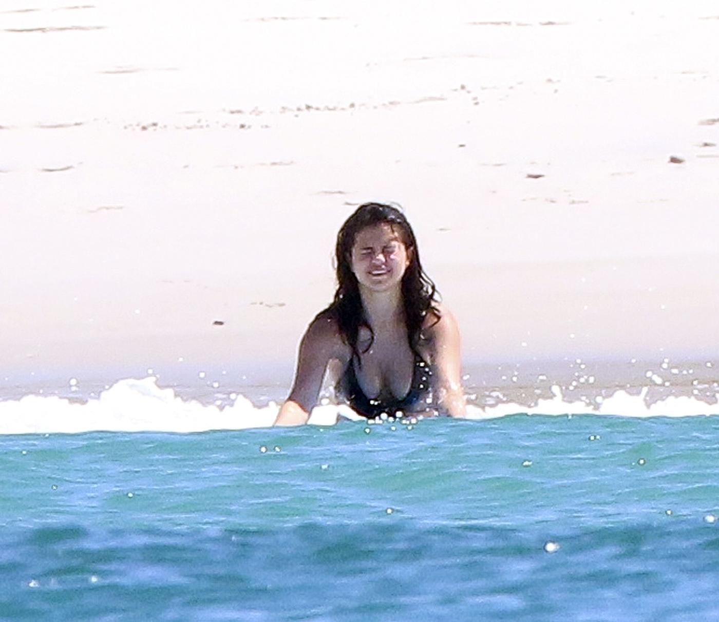 Selena Gomez Sexy Paparazzi One-Piece Swimsuit Set Leaked