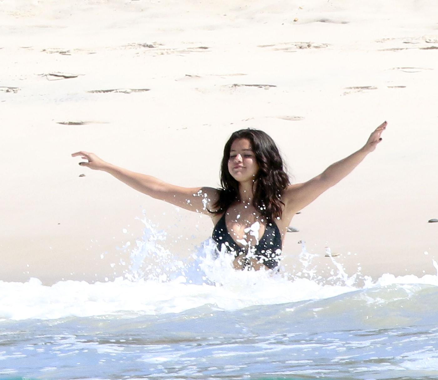 Selena Gomez Sexy Paparazzi One-Piece Swimsuit Set Leaked