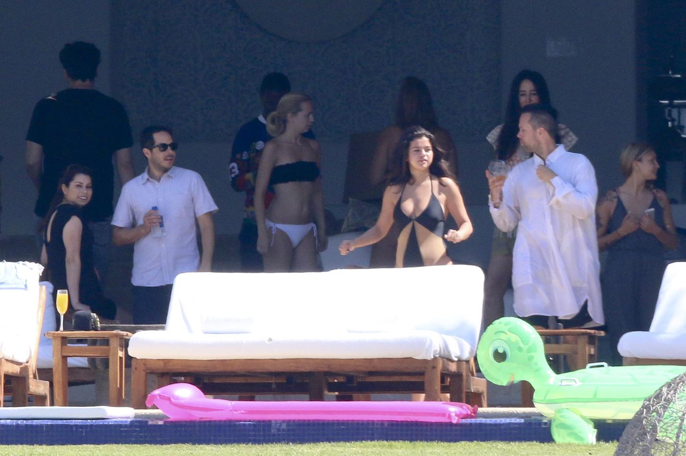 Selena Gomez Sexy Paparazzi One-Piece Swimsuit Set Leaked