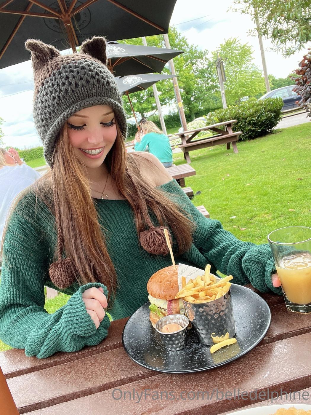 Belle Delphine Pub Lunch Onlyfans Photos Leaked