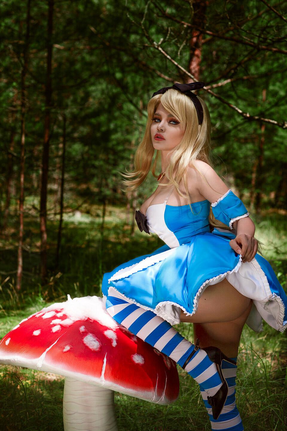 Kalinka Fox Alice in Wonderland Cosplay Set Leaked