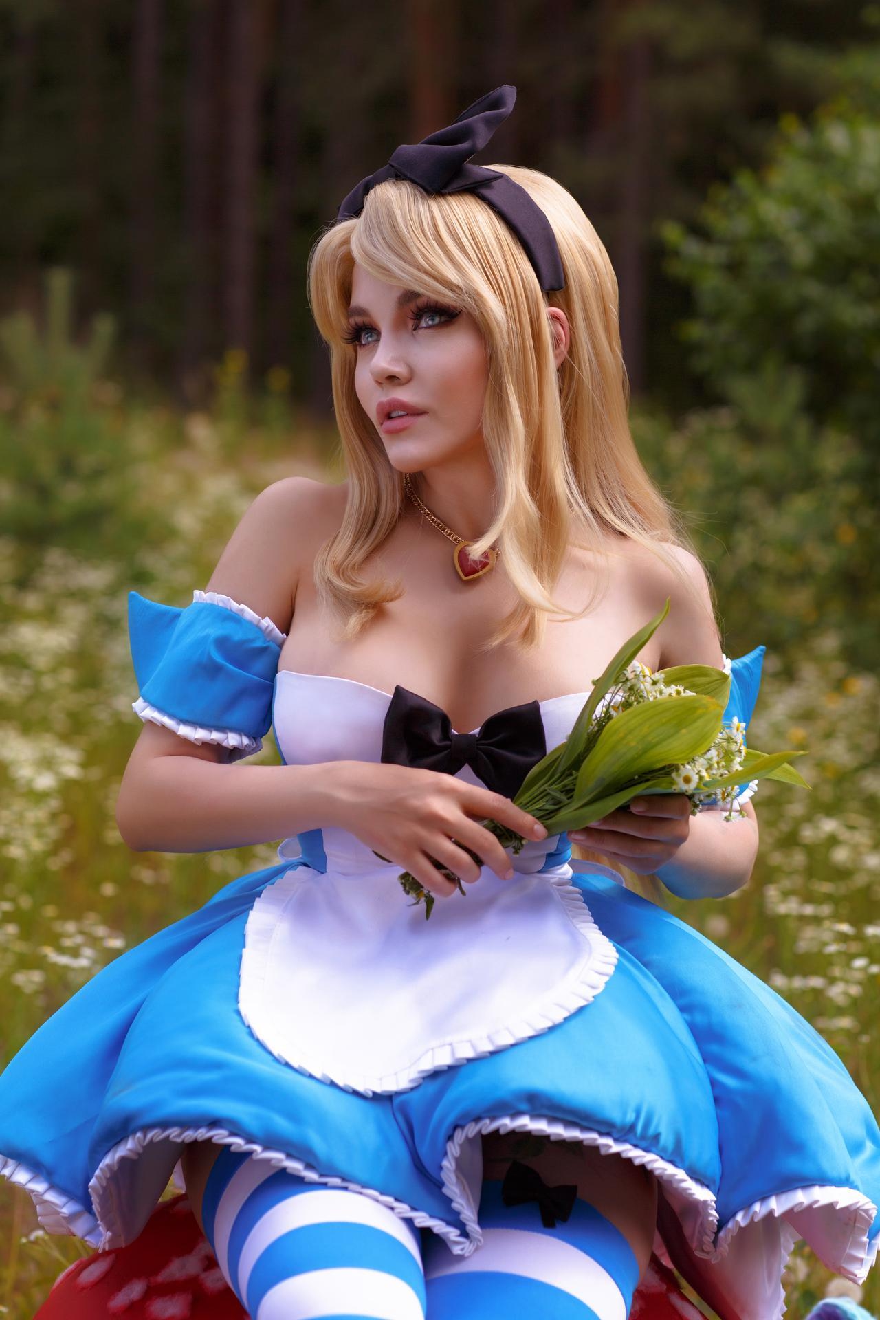 Kalinka Fox Alice in Wonderland Cosplay Set Leaked