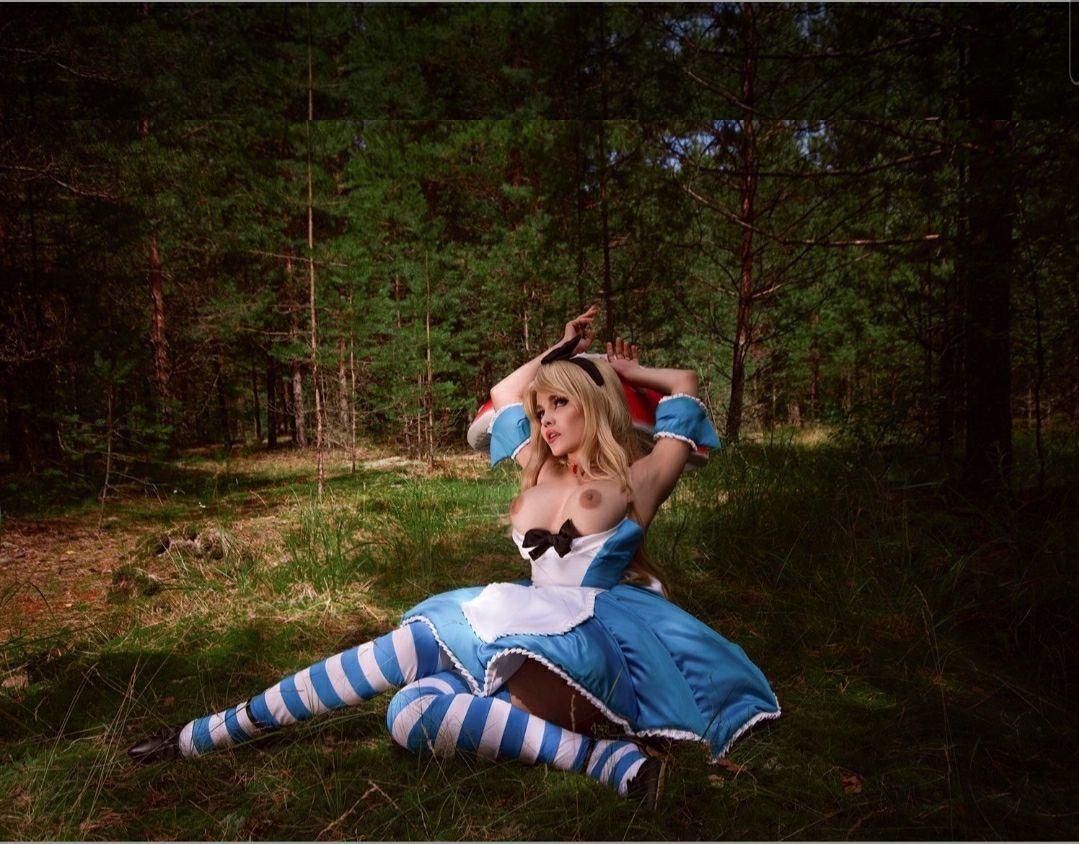 Kalinka Fox Alice in Wonderland Cosplay Set Leaked