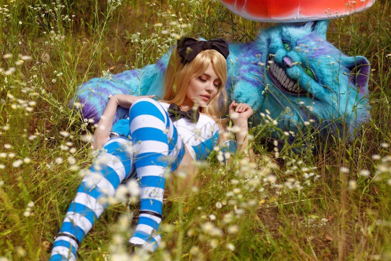 Kalinka Fox Alice in Wonderland Cosplay Set Leaked