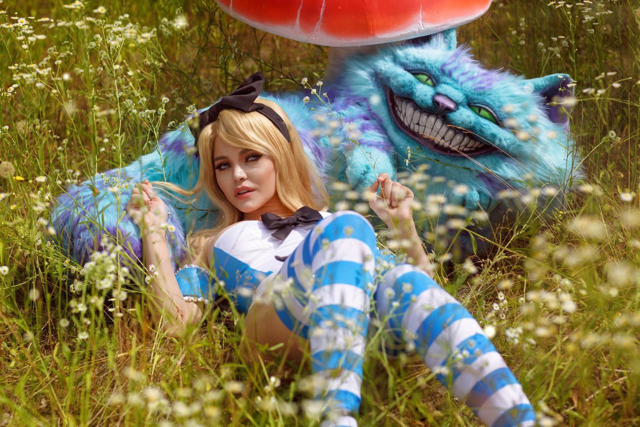 Kalinka Fox Alice in Wonderland Cosplay Set Leaked