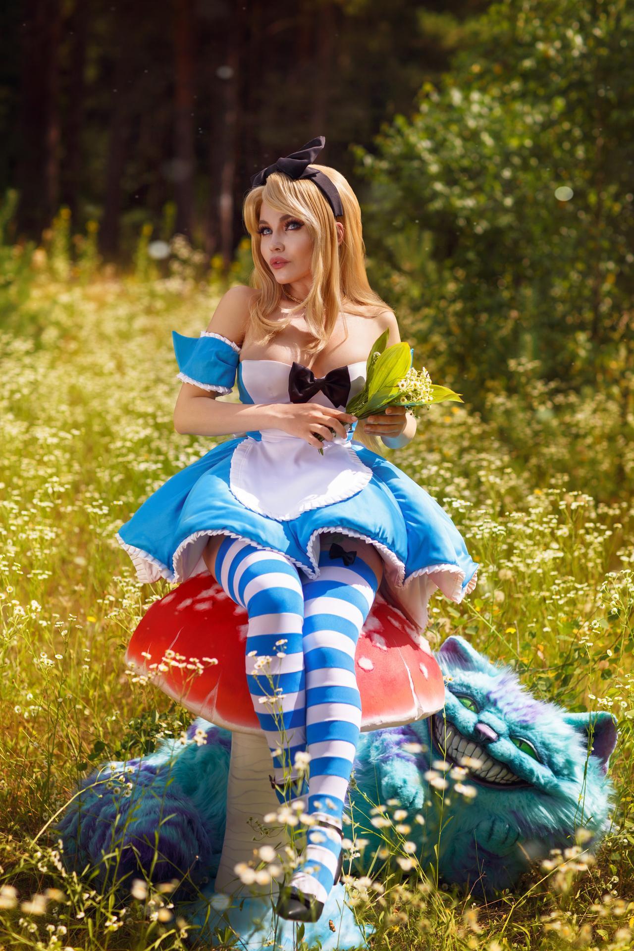 Kalinka Fox Alice in Wonderland Cosplay Set Leaked