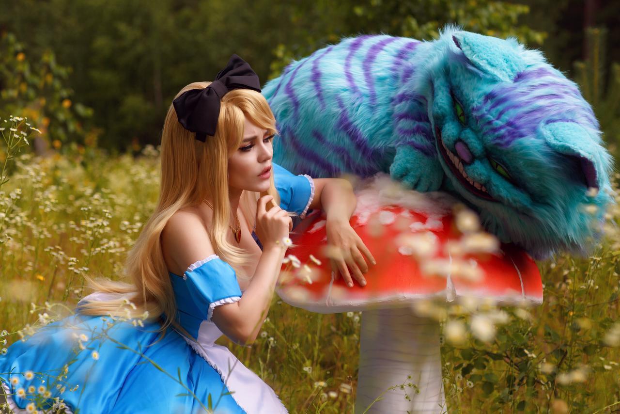 Kalinka Fox Alice in Wonderland Cosplay Set Leaked