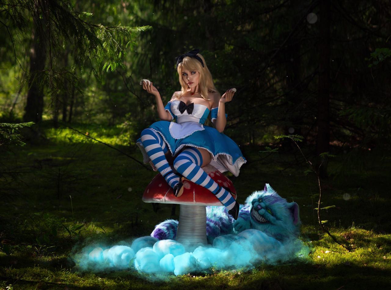 Kalinka Fox Alice in Wonderland Cosplay Set Leaked