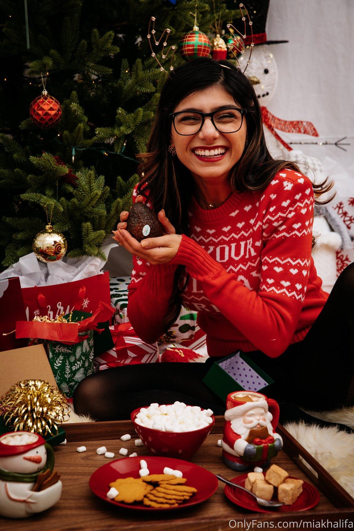 Mia Khalifa Xmas Lingerie Onlyfans Set Leaked