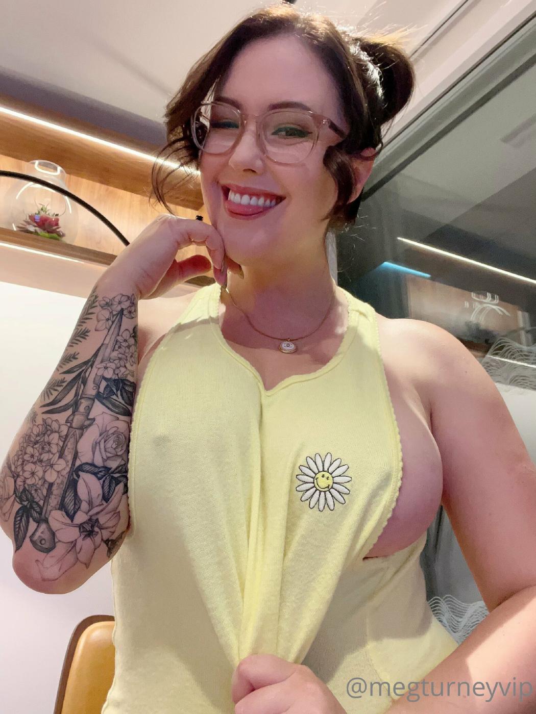 Meg Turney Pussy Tank Top Candids Onlyfans Set Leaked