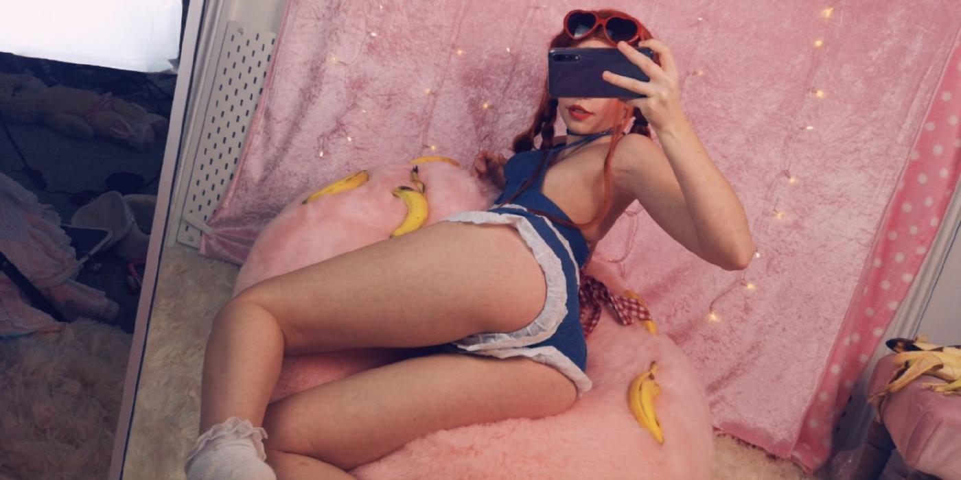 Belle Delphine Banana Selfie Set Onlyfans Photoshoot Leaked