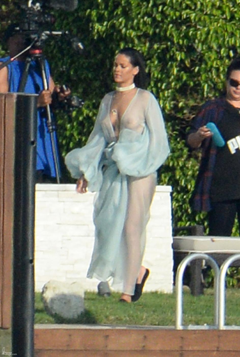 Rihanna Sexy Bikini Robe Nipple Slip Photos Leaked