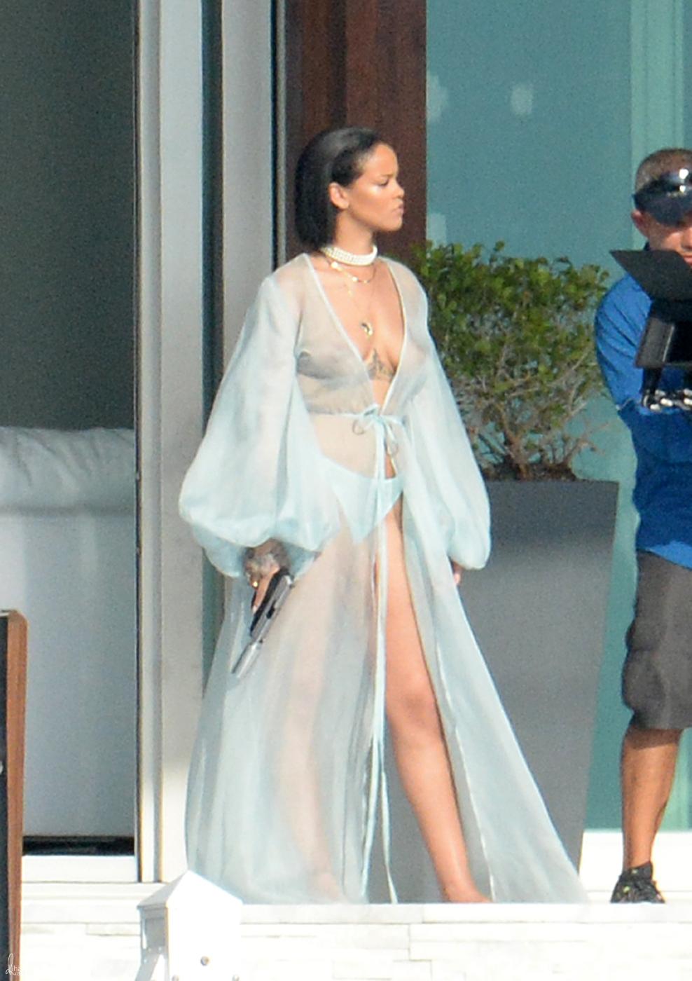 Rihanna Sexy Bikini Robe Nipple Slip Photos Leaked