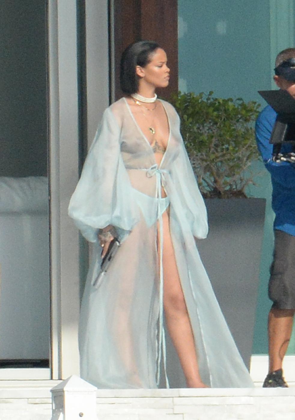 Rihanna Sexy Bikini Robe Nipple Slip Photos Leaked