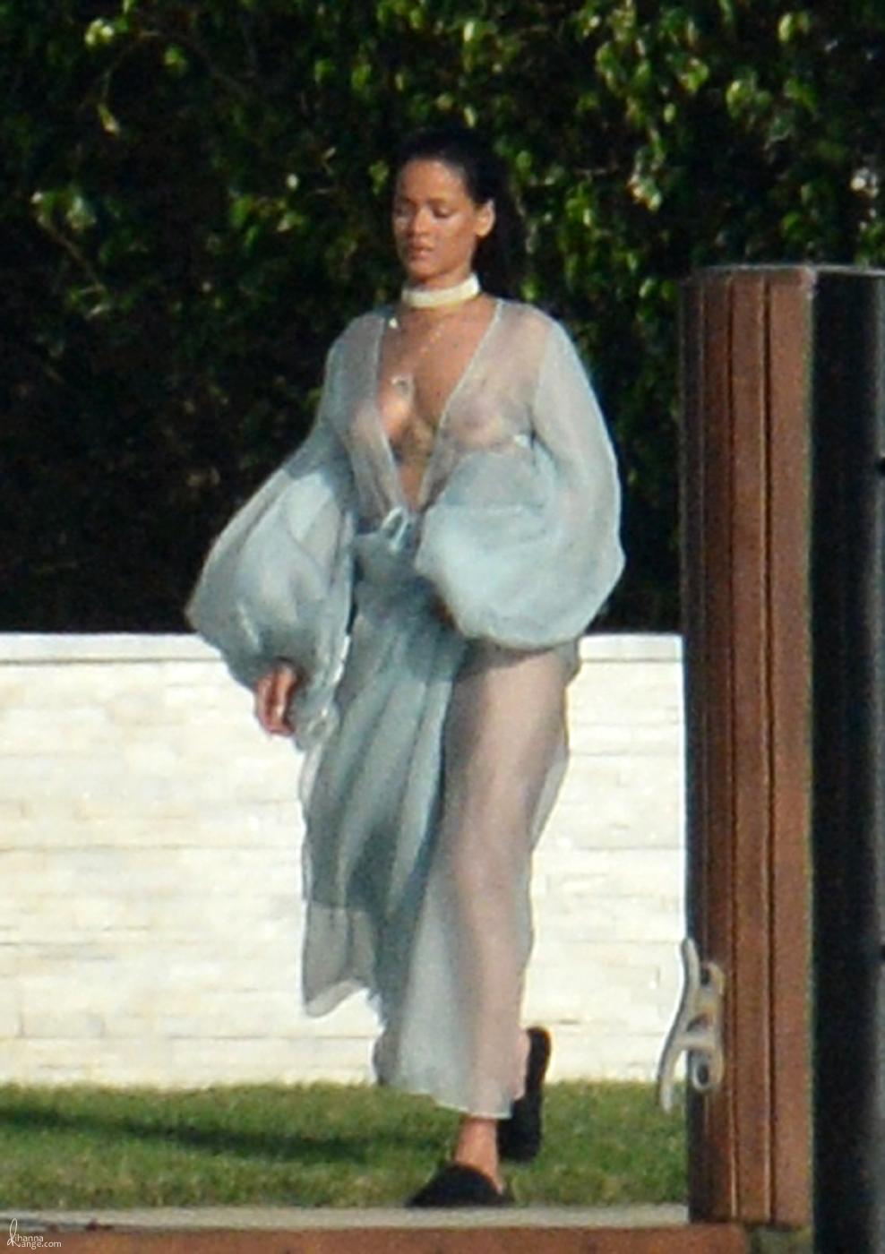 Rihanna Sexy Bikini Robe Nipple Slip Photos Leaked