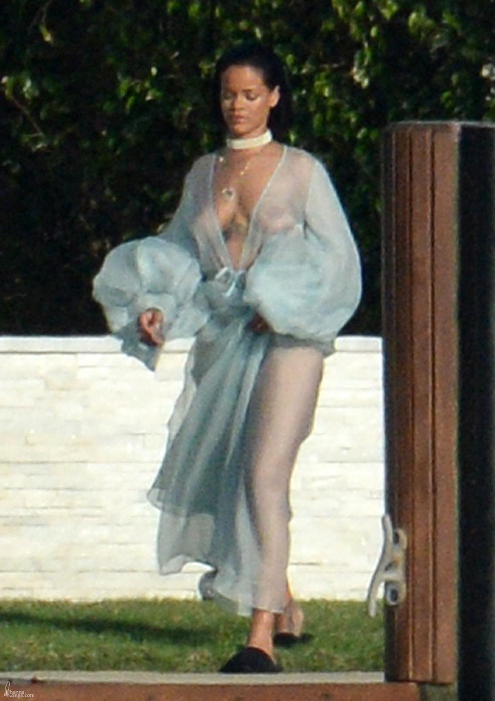 Rihanna Sexy Bikini Robe Nipple Slip Photos Leaked