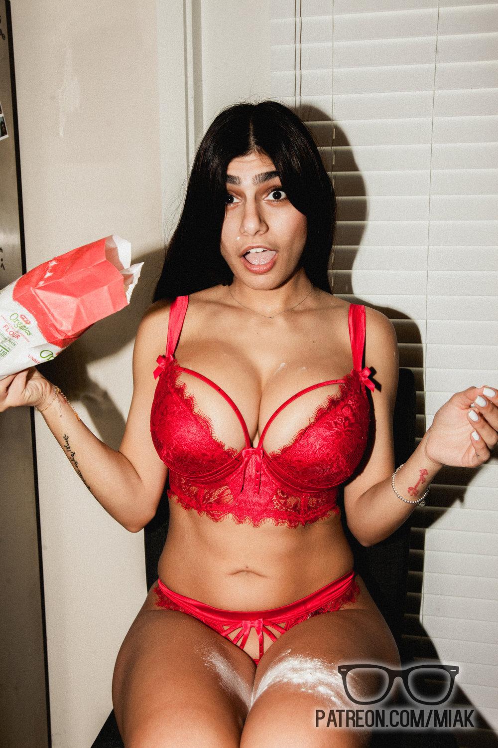 Mia Khalifa Nightgown Lingerie Patreon Leaked