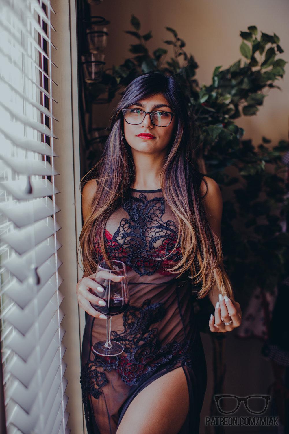 Mia Khalifa Nightgown Lingerie Patreon Leaked