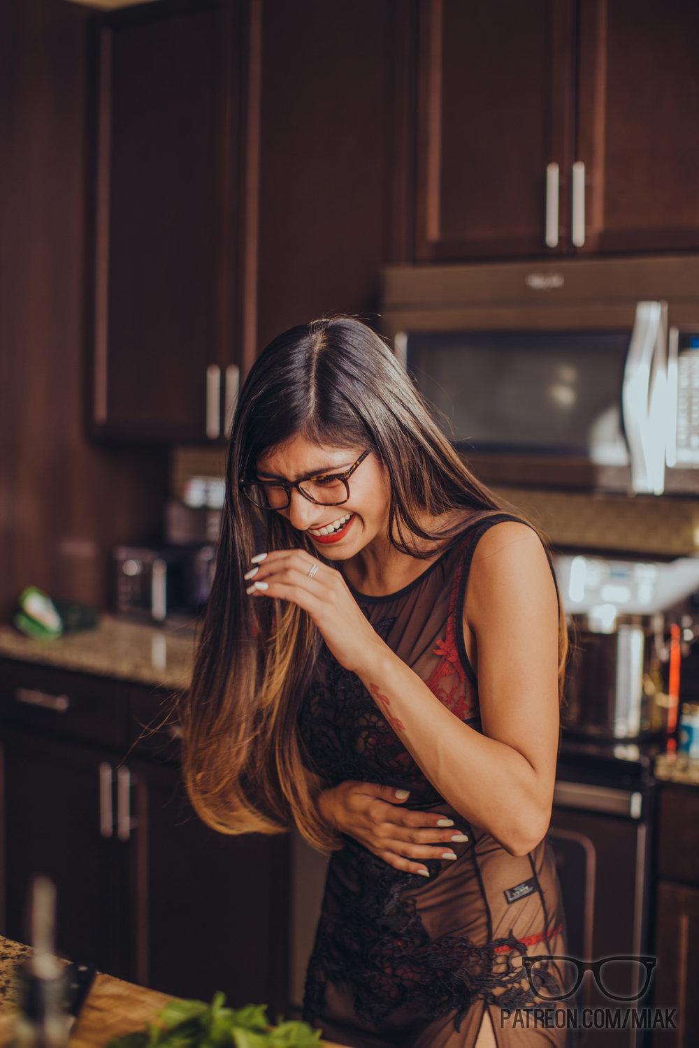 Mia Khalifa Nightgown Lingerie Patreon Leaked