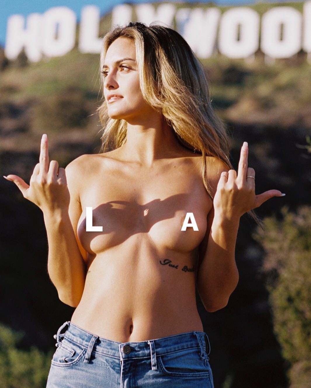 Julia Rose & Lauren Summers Nude Flashing boobs Game 5 World Series leaked!