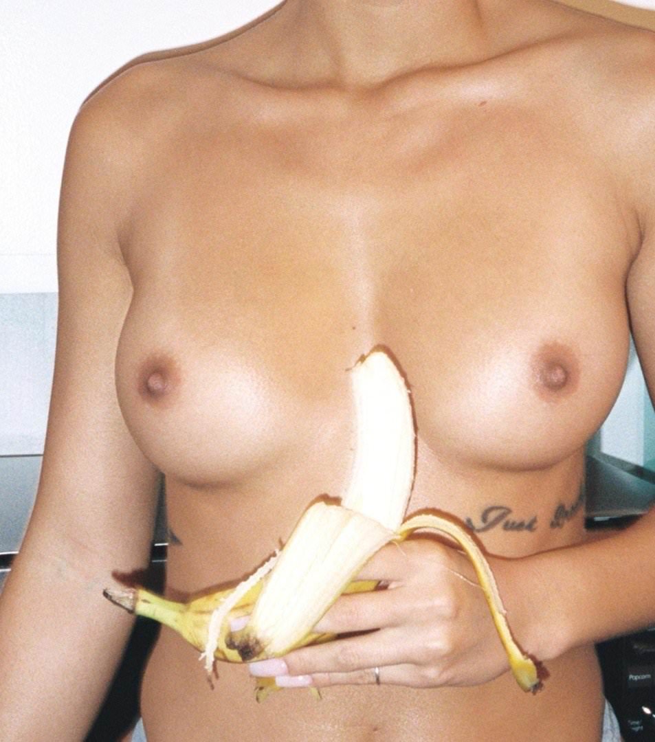 Julia Rose & Lauren Summers Nude Flashing boobs Game 5 World Series leaked!